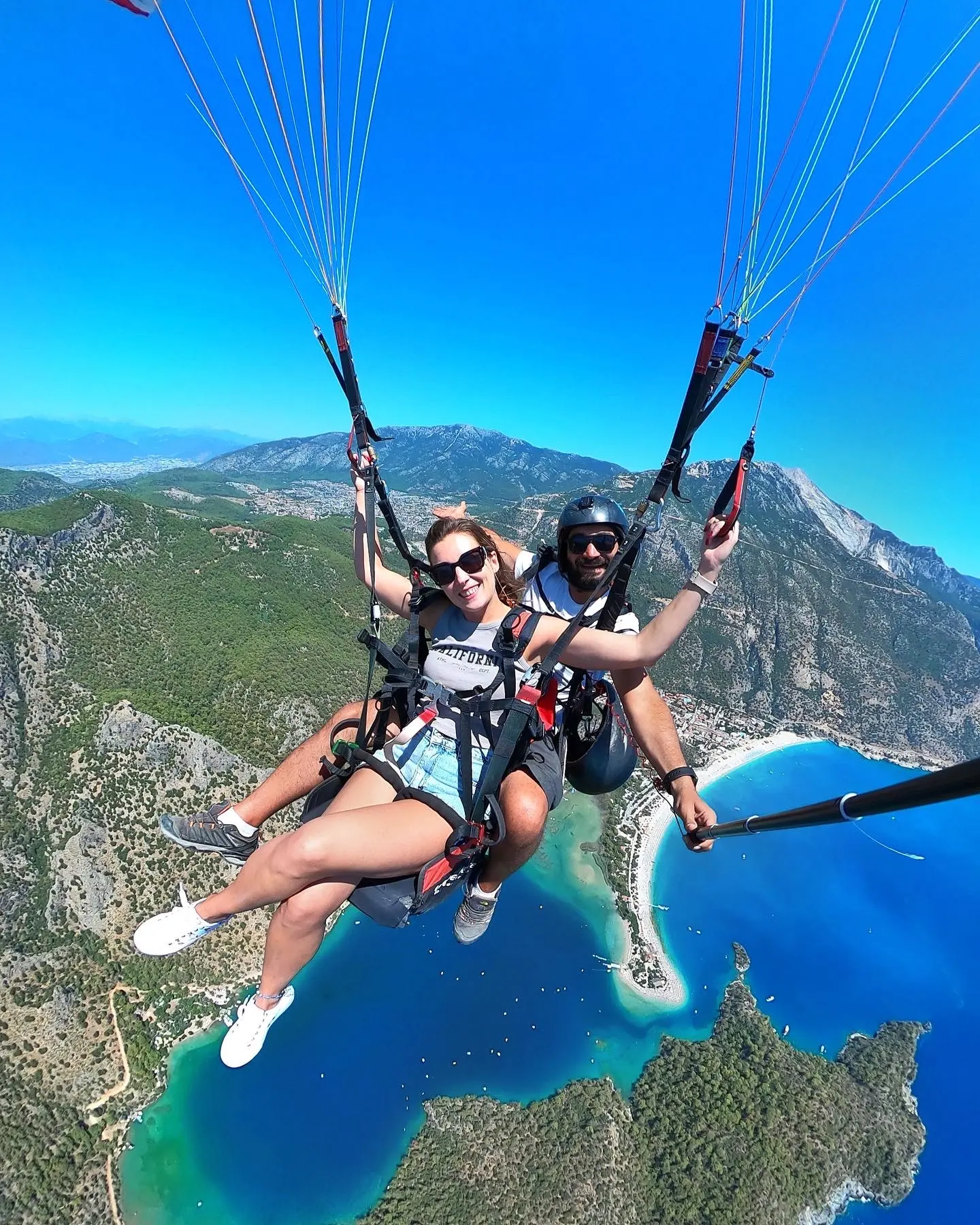 Fethiye tandem yamaç paraşütü uçuşu sırasında çekilmiş görüntü
